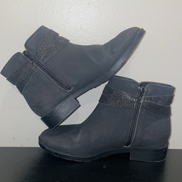 Lands End Ankle Boot.  Size 5 M. - Picture 6 of 10